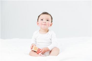 给宝宝吃米粉是换着交替吃好还是只吃一种好 给宝宝吃米粉是换着交替吃好还是只吃一种好