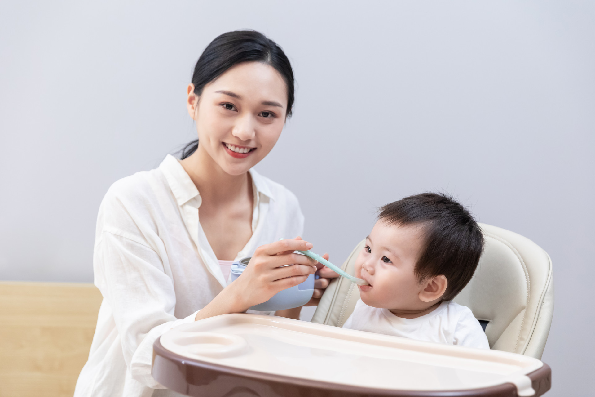 宝宝舌头往一边歪怎么回事