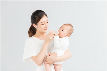 冷冻母乳和奶粉冲在一起可以吗