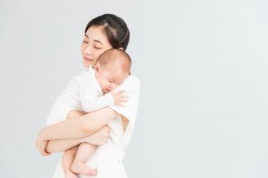 三个月的宝宝用背带还是腰凳