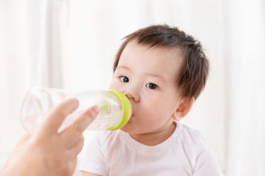 断奶宝宝宁愿饿着也不喝奶粉怎么办 切不可强制断母乳
